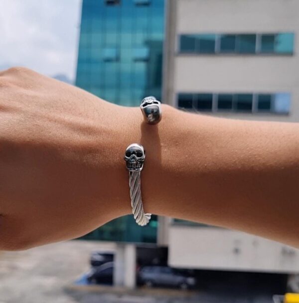 Pulsera Ajustable Calaberas